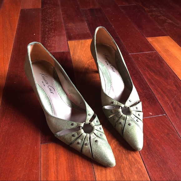 Gorgeous NWT Kenneth Cole Kitten Heels Green Suede Precise Cut Size 6 1/2 - Picture 2 of 13